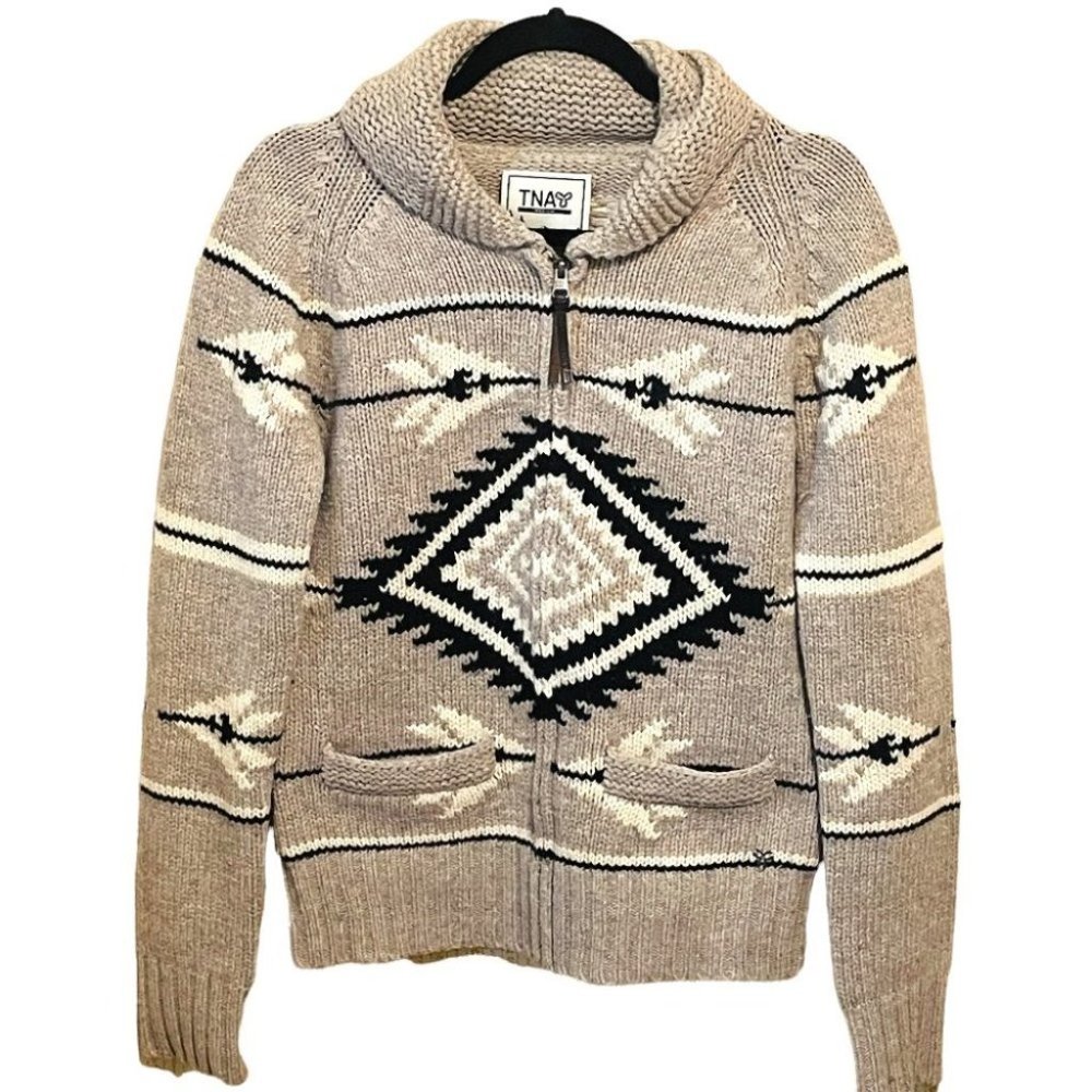 Aritzia TNA Beige 100% Lambswool Diamond Knit Sweater Size Medium